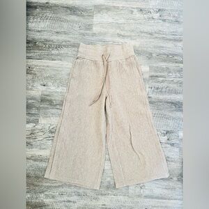 Lululemon Retreat Yourself Crop in Heathered Soft Sand